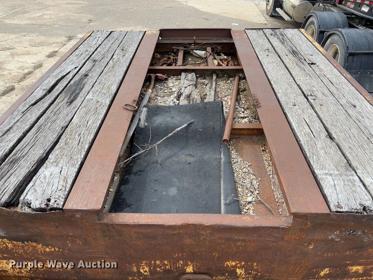 image for item FB3175 1986 Wisconsin 2535-22 drop deck equipment trailer