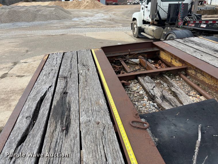 image for item FB3175 1986 Wisconsin 2535-22 drop deck equipment trailer