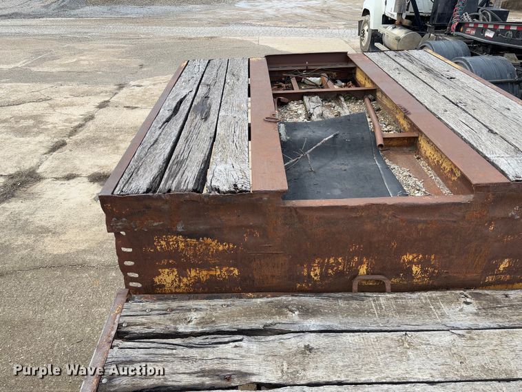 image for item FB3175 1986 Wisconsin 2535-22 drop deck equipment trailer