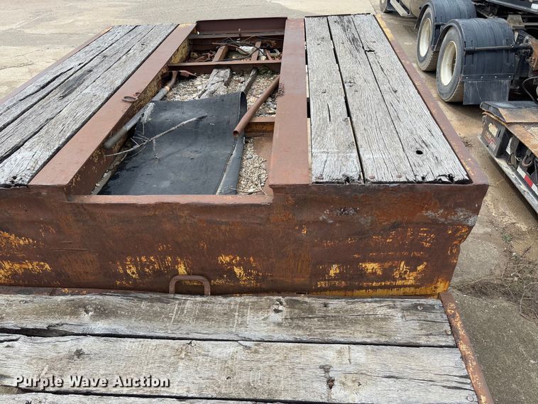 image for item FB3175 1986 Wisconsin 2535-22 drop deck equipment trailer