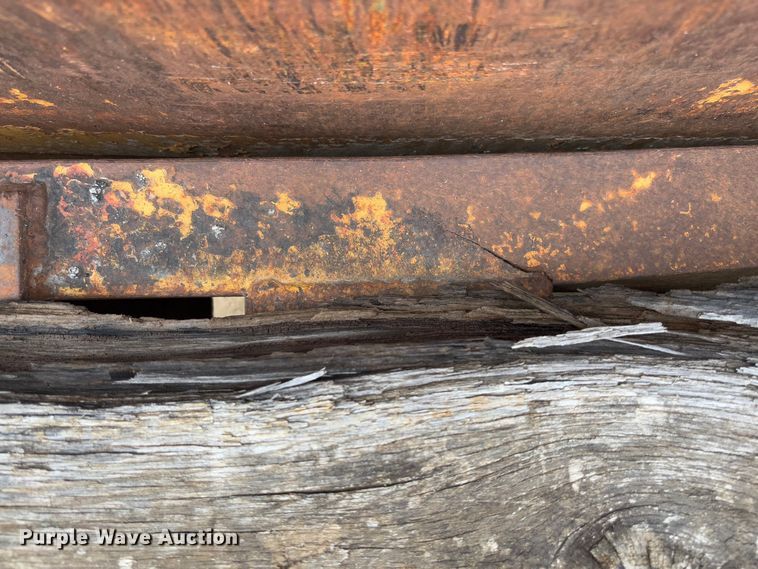 image for item FB3175 1986 Wisconsin 2535-22 drop deck equipment trailer