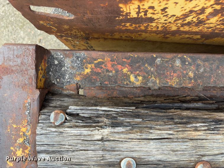 image for item FB3175 1986 Wisconsin 2535-22 drop deck equipment trailer