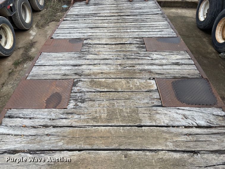 image for item FB3175 1986 Wisconsin 2535-22 drop deck equipment trailer