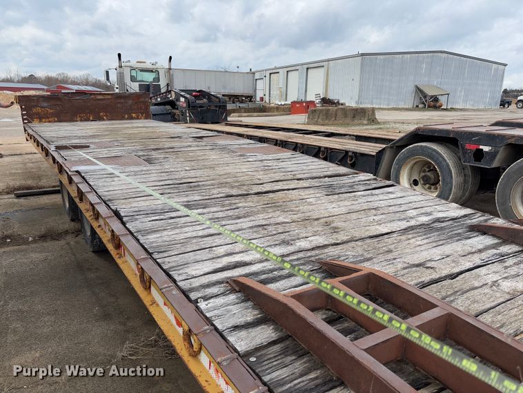 image for item FB3175 1986 Wisconsin 2535-22 drop deck equipment trailer