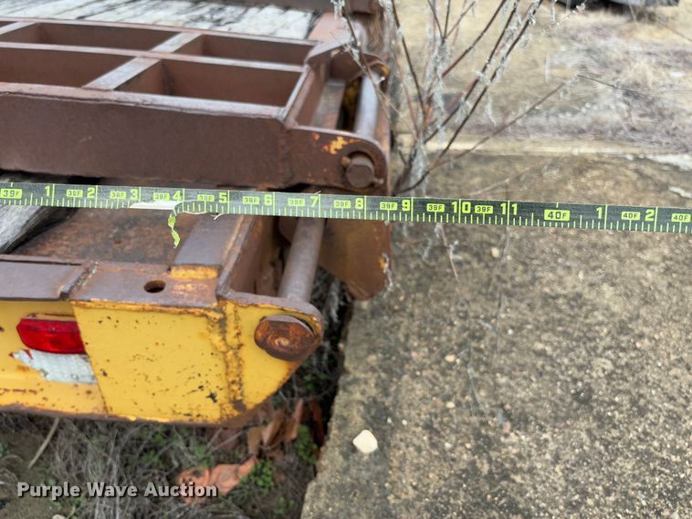 image for item FB3175 1986 Wisconsin 2535-22 drop deck equipment trailer