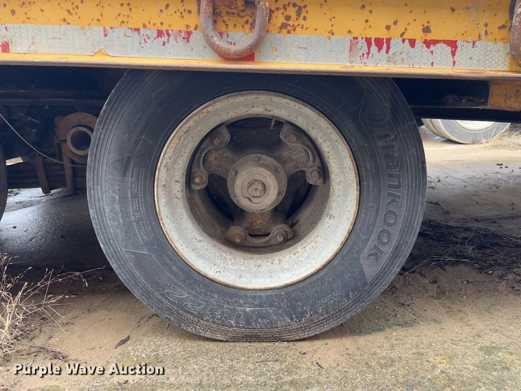 image for item FB3175 1986 Wisconsin 2535-22 drop deck equipment trailer