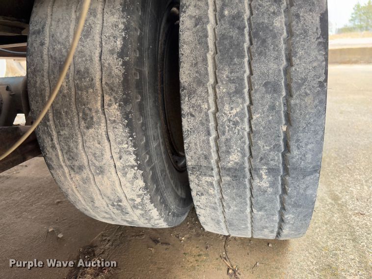 image for item FB3175 1986 Wisconsin 2535-22 drop deck equipment trailer