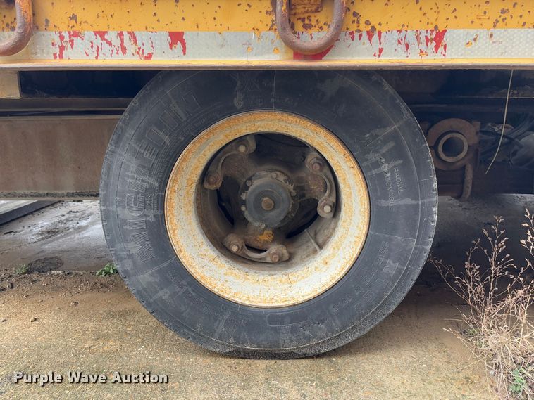 image for item FB3175 1986 Wisconsin 2535-22 drop deck equipment trailer