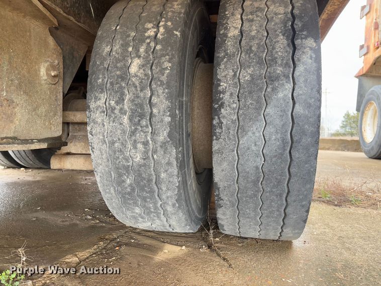 image for item FB3175 1986 Wisconsin 2535-22 drop deck equipment trailer