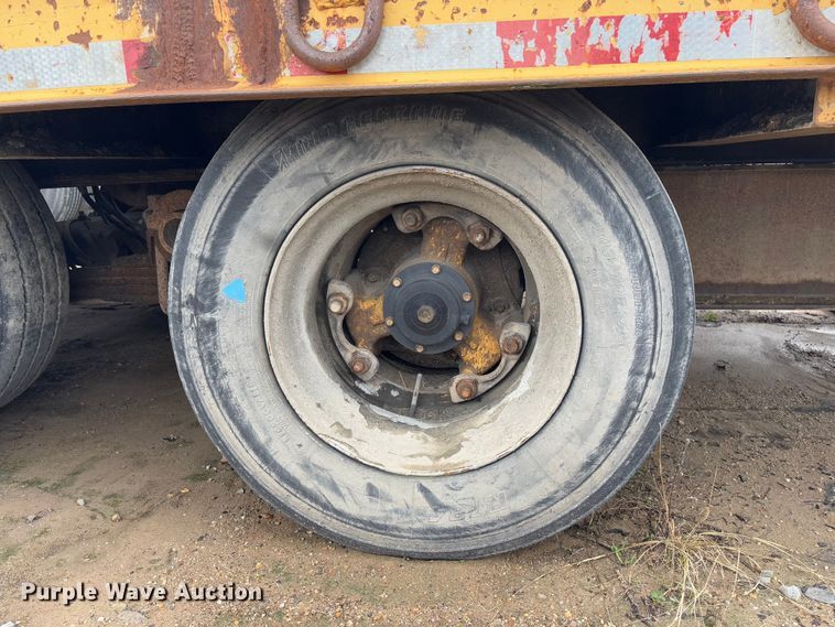 image for item FB3175 1986 Wisconsin 2535-22 drop deck equipment trailer