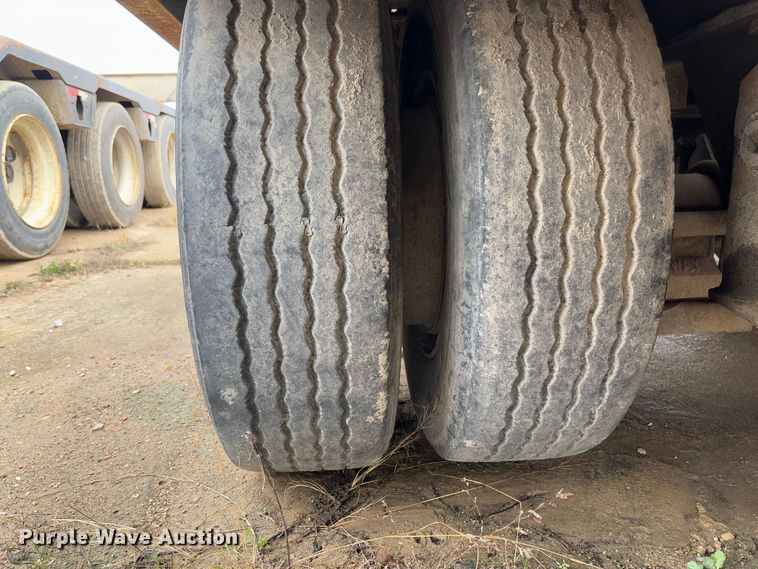 image for item FB3175 1986 Wisconsin 2535-22 drop deck equipment trailer