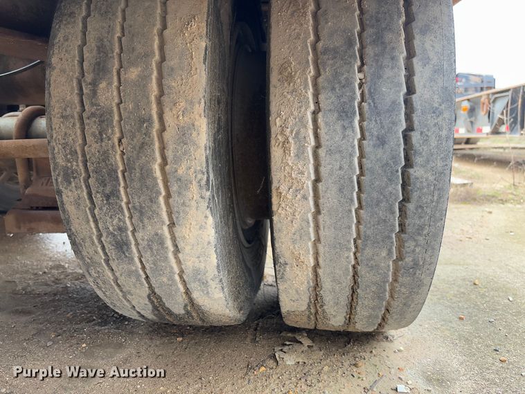 image for item FB3175 1986 Wisconsin 2535-22 drop deck equipment trailer