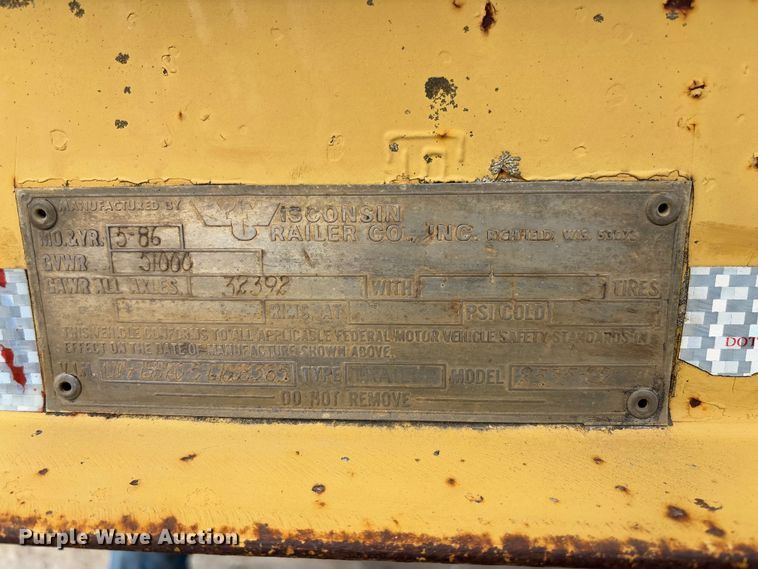 image for item FB3175 1986 Wisconsin 2535-22 drop deck equipment trailer