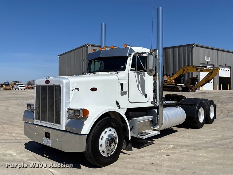 image for item FB3185 2000 Peterbilt 378 semi truck