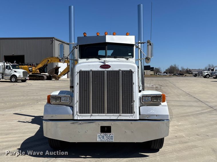 image for item FB3185 2000 Peterbilt 378 semi truck