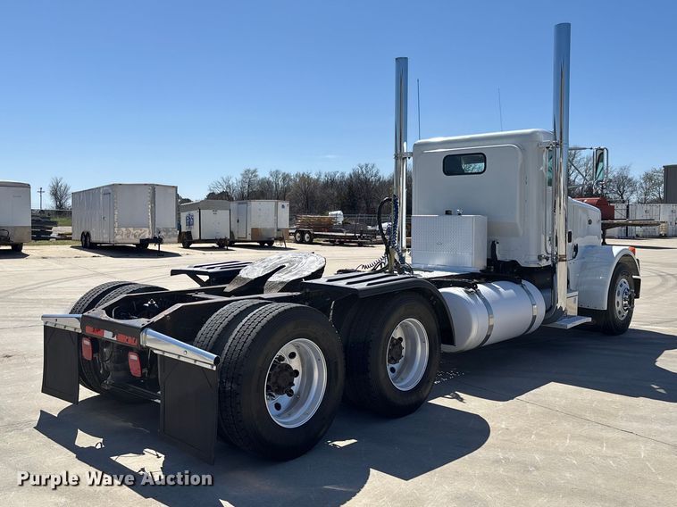 image for item FB3185 2000 Peterbilt 378 semi truck