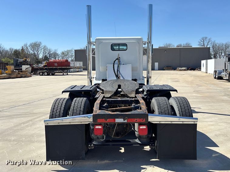 image for item FB3185 2000 Peterbilt 378 semi truck