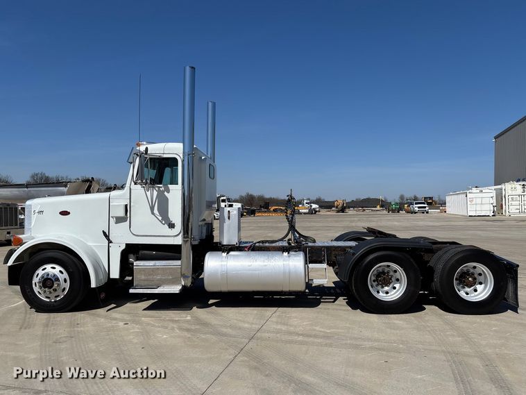 image for item FB3185 2000 Peterbilt 378 semi truck
