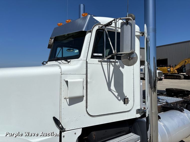 image for item FB3185 2000 Peterbilt 378 semi truck
