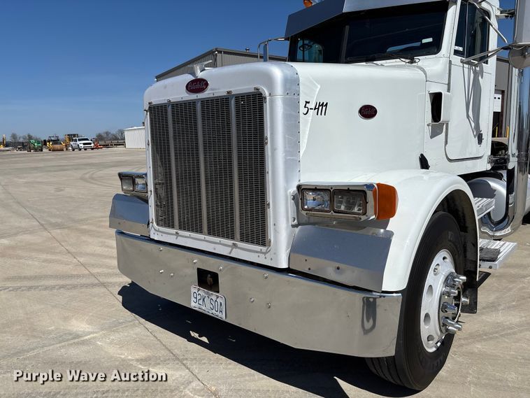 image for item FB3185 2000 Peterbilt 378 semi truck