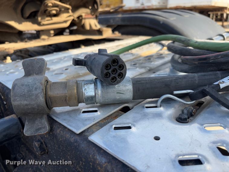 image for item FB3185 2000 Peterbilt 378 semi truck