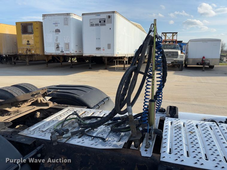 image for item FB3185 2000 Peterbilt 378 semi truck