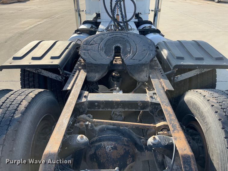 image for item FB3185 2000 Peterbilt 378 semi truck