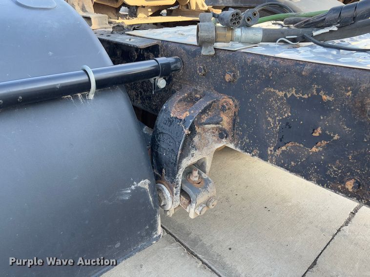 image for item FB3185 2000 Peterbilt 378 semi truck