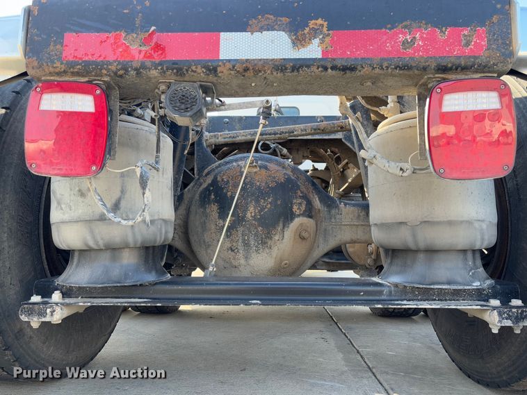 image for item FB3185 2000 Peterbilt 378 semi truck