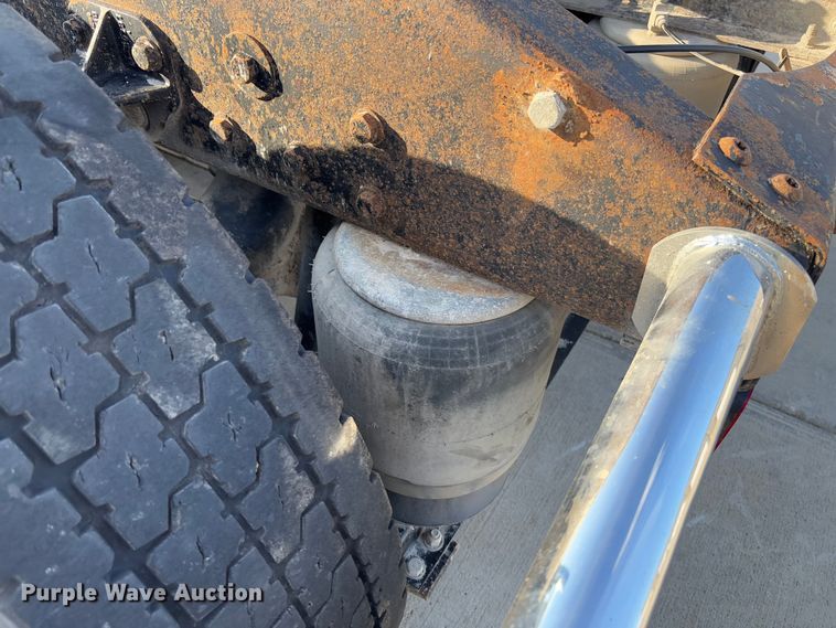 image for item FB3185 2000 Peterbilt 378 semi truck