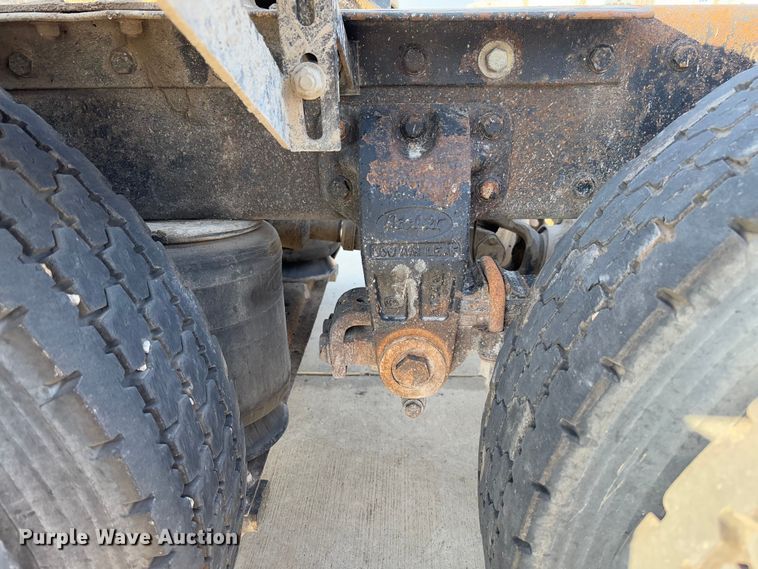 image for item FB3185 2000 Peterbilt 378 semi truck