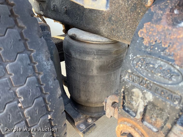 image for item FB3185 2000 Peterbilt 378 semi truck