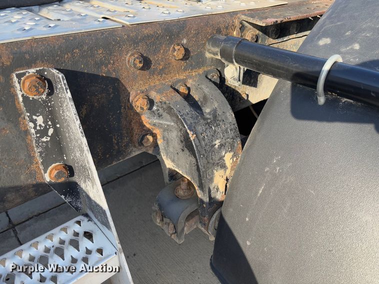 image for item FB3185 2000 Peterbilt 378 semi truck