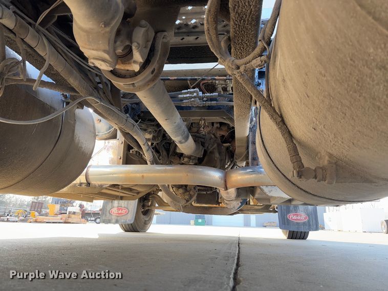 image for item FB3185 2000 Peterbilt 378 semi truck