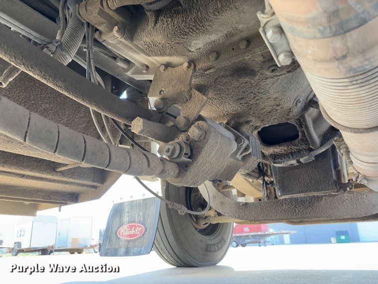 image for item FB3185 2000 Peterbilt 378 semi truck
