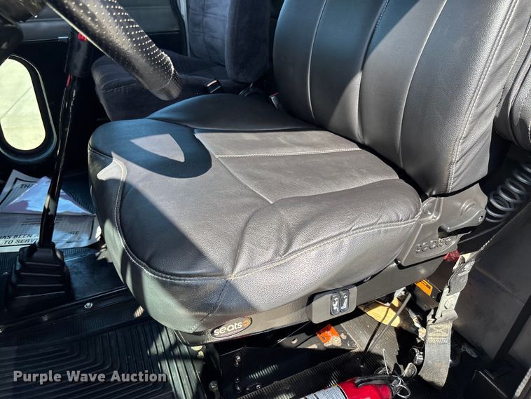 image for item FB3185 2000 Peterbilt 378 semi truck