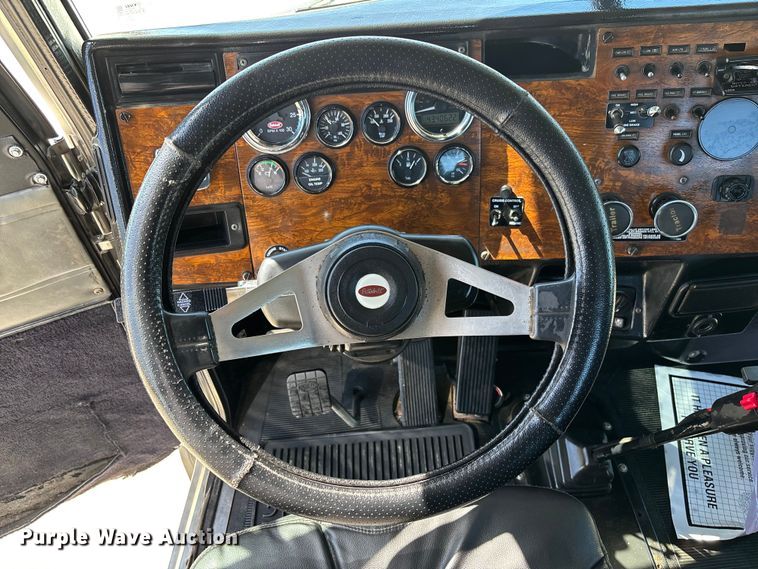 image for item FB3185 2000 Peterbilt 378 semi truck