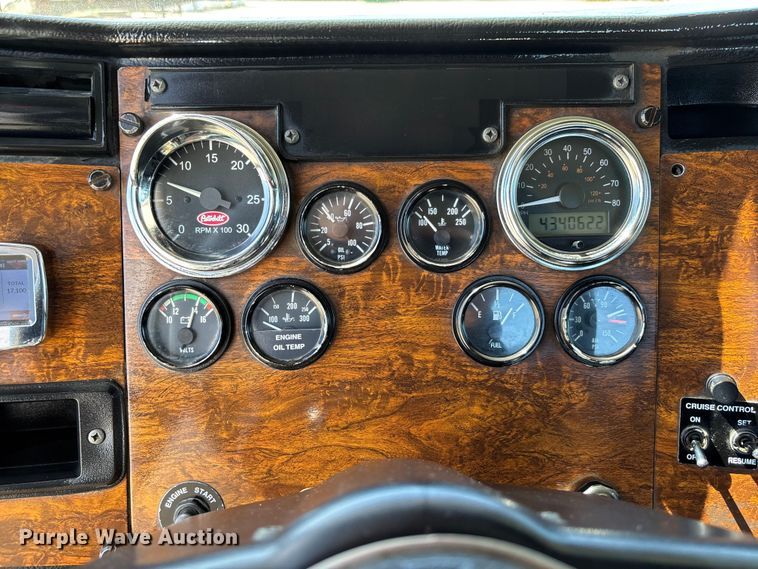 image for item FB3185 2000 Peterbilt 378 semi truck