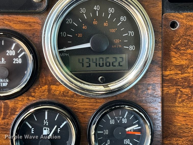 image for item FB3185 2000 Peterbilt 378 semi truck