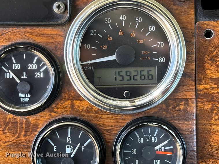 image for item FB3185 2000 Peterbilt 378 semi truck