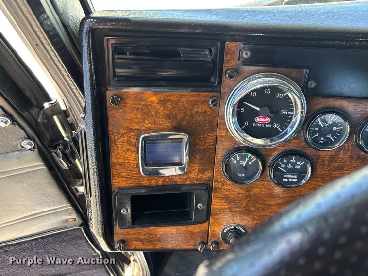 image for item FB3185 2000 Peterbilt 378 semi truck