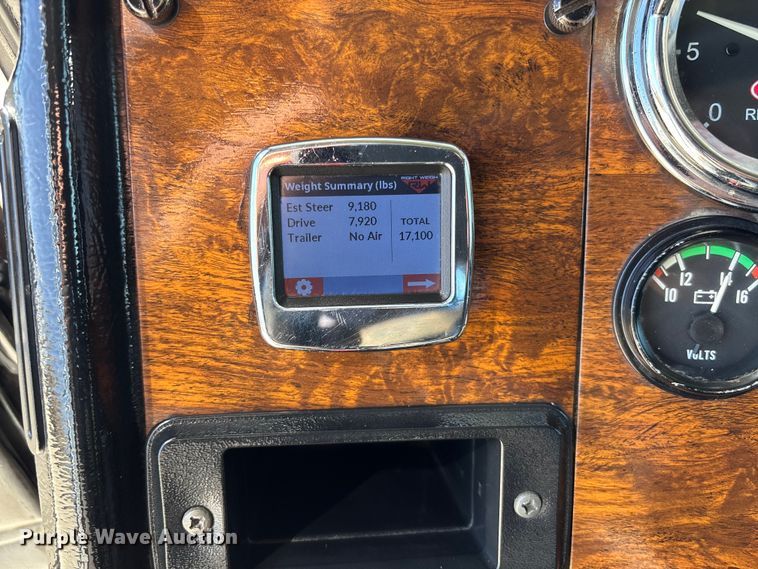 image for item FB3185 2000 Peterbilt 378 semi truck