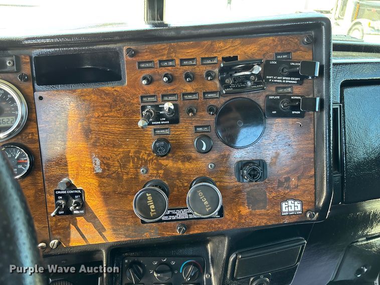 image for item FB3185 2000 Peterbilt 378 semi truck