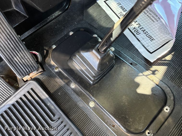 image for item FB3185 2000 Peterbilt 378 semi truck