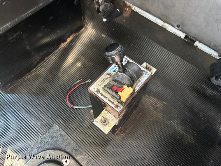 image for item FB3185 2000 Peterbilt 378 semi truck