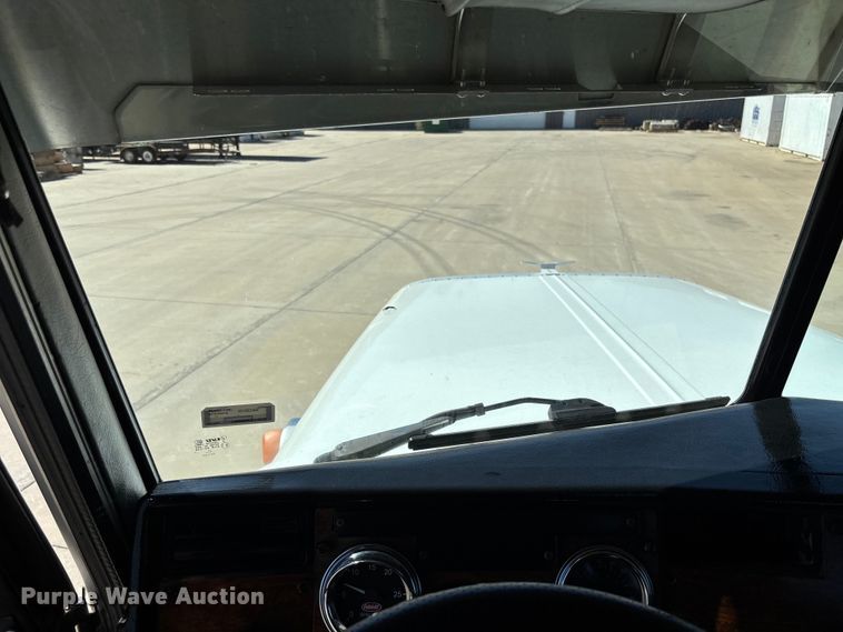 image for item FB3185 2000 Peterbilt 378 semi truck