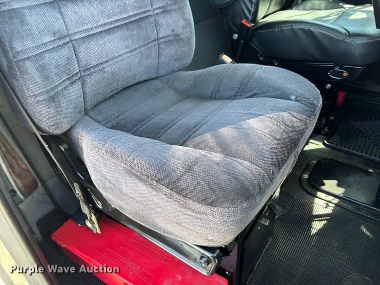 image for item FB3185 2000 Peterbilt 378 semi truck