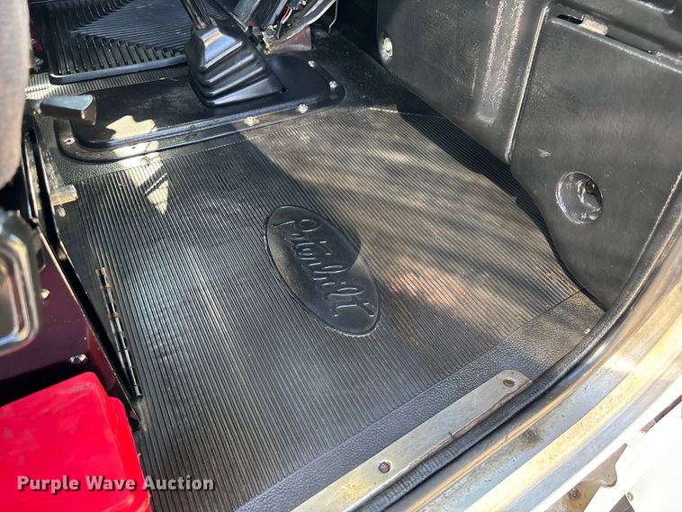 image for item FB3185 2000 Peterbilt 378 semi truck