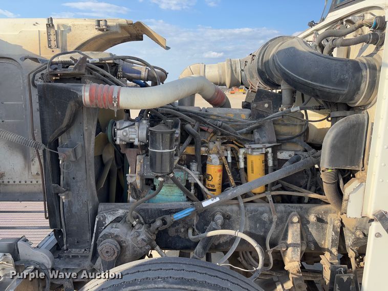 image for item FB3185 2000 Peterbilt 378 semi truck