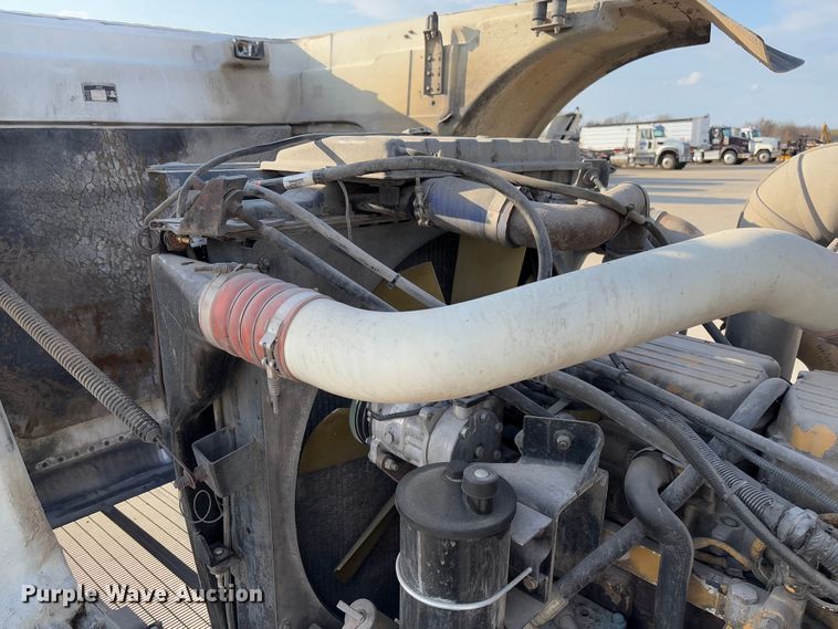 image for item FB3185 2000 Peterbilt 378 semi truck